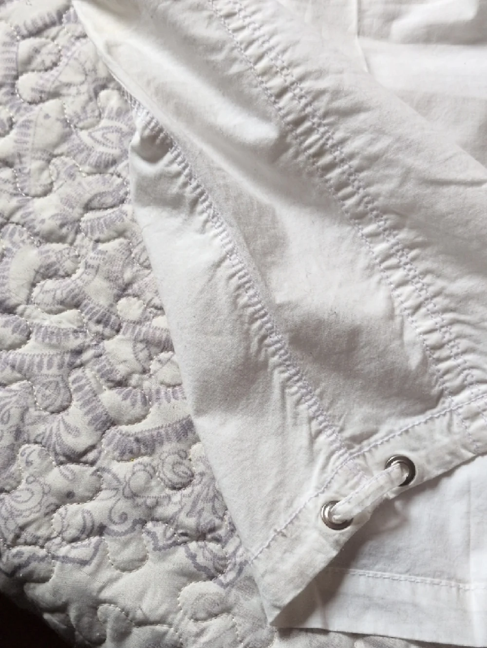 Gloria Vanderbilt White Women's Shorts - Picture 3 of 7